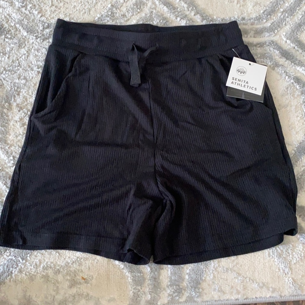 Senita black ribbed casual shorts